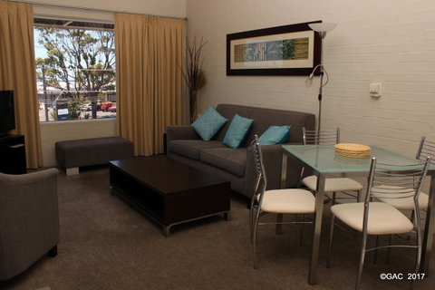 Mollymook Cove Apartments - Lismore Accommodation 3