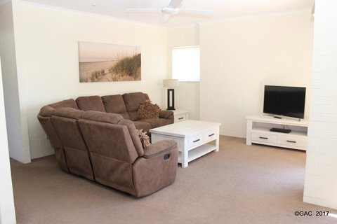 Mollymook Cove Apartments - Lismore Accommodation 9