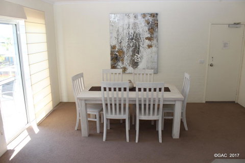 Mollymook Cove Apartments - Lismore Accommodation 13