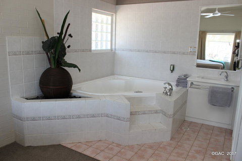 Mollymook Cove Apartments - Lismore Accommodation 8