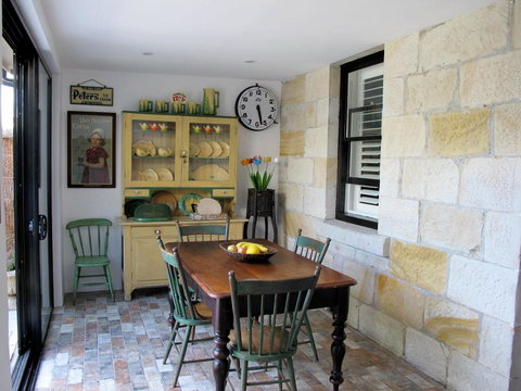 Apple Tree Cottage - Lismore Accommodation 0