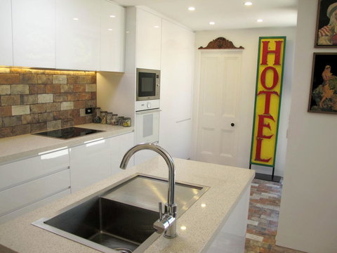 Apple Tree Cottage - Lismore Accommodation 5