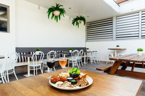 Coniston Hotel Wollongong - Lismore Accommodation 10