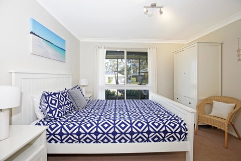 Hayes Beach House I Award Winner I 4 Mins To Beach - Lismore Accommodation 3