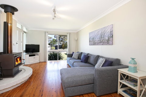 Hayes Beach House I Award Winner I 4 Mins To Beach - Lismore Accommodation 2