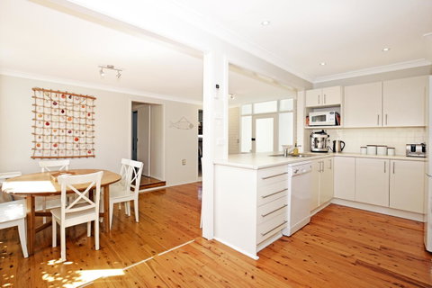 Hayes Beach House I Award Winner I 4 Mins To Beach - Lismore Accommodation 5