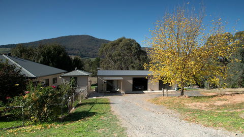 Pound Creek Gallery - Lismore Accommodation 9