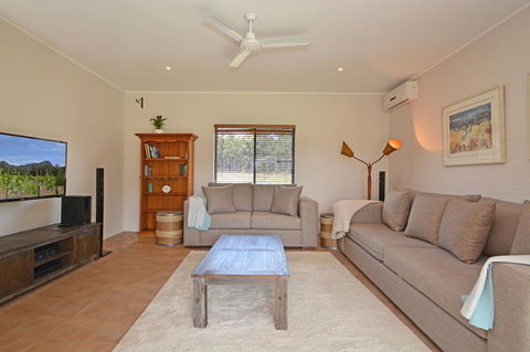 JE Guesthouse, Central To All The Hunter Valley Has To Offer - Lismore Accommodation 3