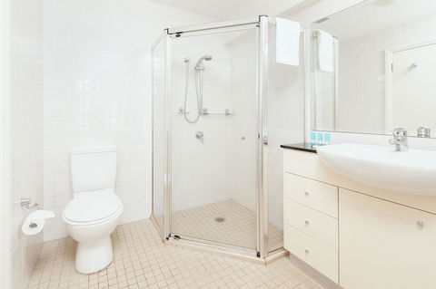 Waterfront Apartment On Sydney Harbour - Lismore Accommodation 3