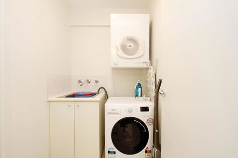 Waterfront Apartment On Sydney Harbour - Lismore Accommodation 9