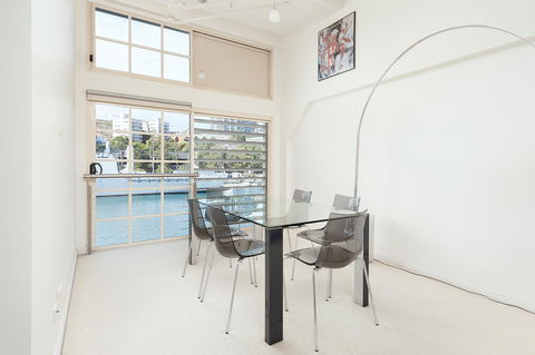 Waterfront Apartment On Sydney Harbour - Lismore Accommodation 2