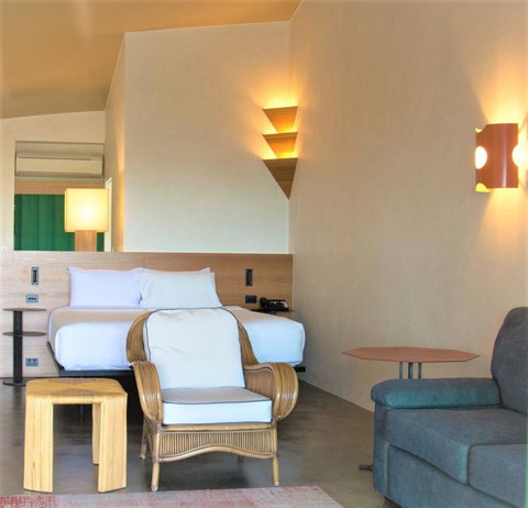 Beach Hotel Resort - Lismore Accommodation 9