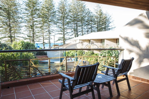Beach Hotel Resort - Lismore Accommodation 2