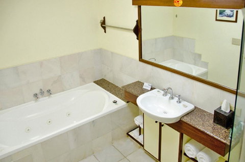 Beach Hotel Resort - Lismore Accommodation 39
