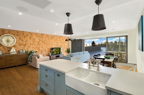 Belle Vue- Penthouse At Black Beach - Lismore Accommodation 4