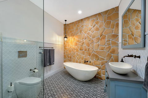 Belle Vue- Penthouse At Black Beach - Lismore Accommodation 10