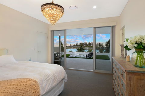 Belle Vue- Penthouse At Black Beach - Lismore Accommodation 11