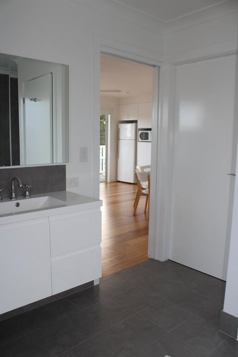Red Waratah - Lismore Accommodation 14