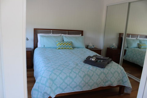 Red Waratah - Lismore Accommodation 6