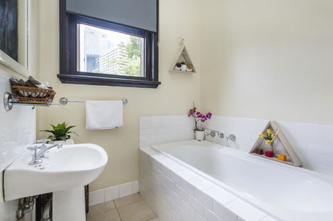 Sydney Harbour Bed And Breakfast - Lismore Accommodation 24