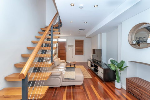 2 Bed House + Loft In Pyrmont - Lismore Accommodation 10