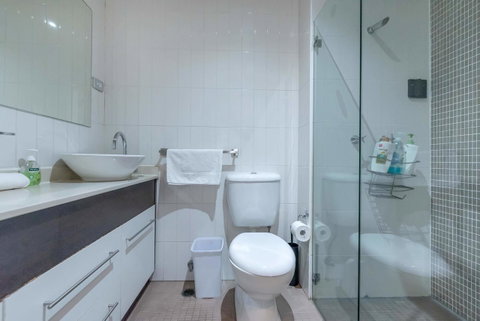 2 Bed House + Loft In Pyrmont - Lismore Accommodation 15