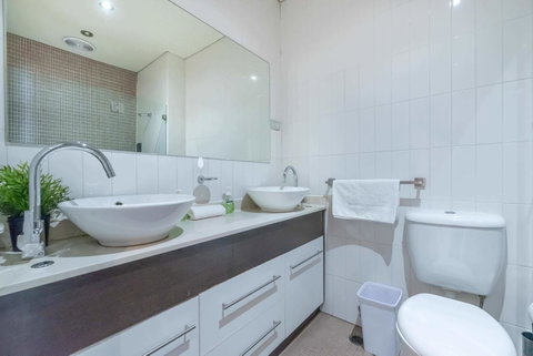 2 Bed House + Loft In Pyrmont - Lismore Accommodation 14