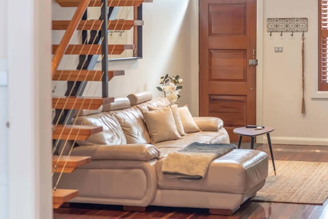 2 Bed House + Loft In Pyrmont - Lismore Accommodation 8