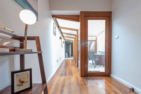 2 Bed House + Loft In Pyrmont - Lismore Accommodation 7