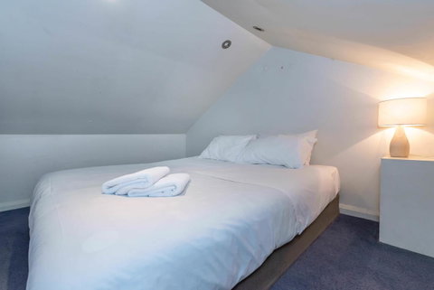 2 Bed House + Loft In Pyrmont - Lismore Accommodation 16