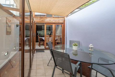 2 Bed House + Loft In Pyrmont - Lismore Accommodation 6