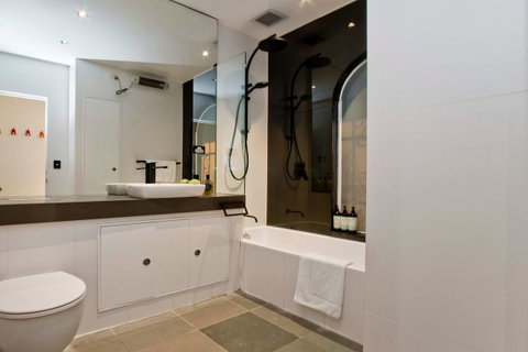 3 Storey Home Close Walk To Fox Studios SCG & City - Lismore Accommodation 27