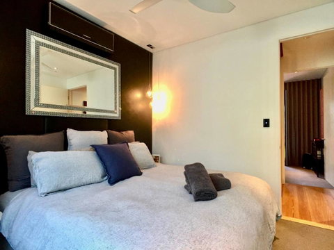 3 Storey Home Close Walk To Fox Studios SCG & City - Lismore Accommodation 20