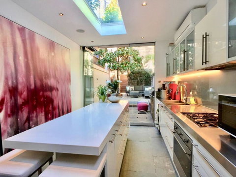 3 Storey Home Close Walk To Fox Studios SCG & City - Lismore Accommodation 14