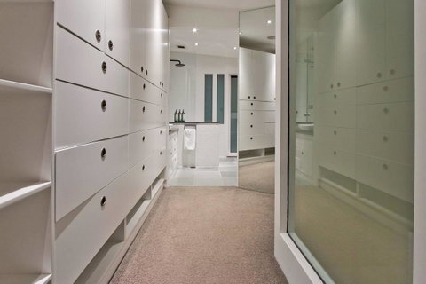 3 Storey Home Close Walk To Fox Studios SCG & City - Lismore Accommodation 3