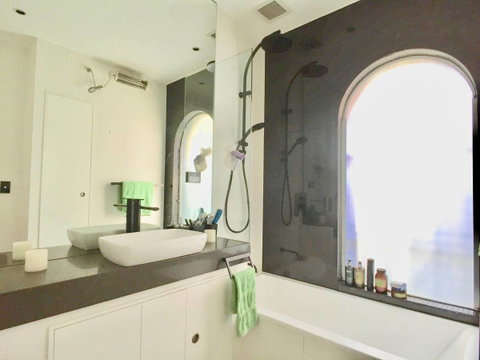 3 Storey Home Close Walk To Fox Studios SCG & City - Lismore Accommodation 5