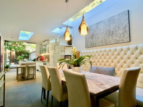 3 Storey Home Close Walk To Fox Studios SCG & City - Lismore Accommodation 0