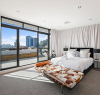 Darling Harbour Penthouse ViewsJacuzzi - Lismore Accommodation