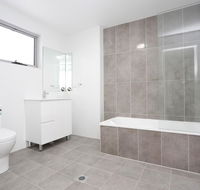Brand new Family Friendly Apartment for 7 - Lismore Accommodation