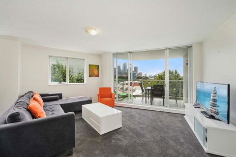 Bridge And Sails - Views Of The Bridge And Opera House From This Executive 2BR Apartment In Darlinghurst - Lismore Accommodation 0