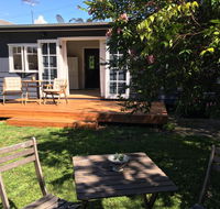 Burrill Lakeview Cottage - Lismore Accommodation