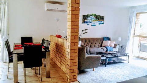 Camelias Boutique Cottage In Dianella - Lismore Accommodation 3
