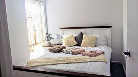 Camelias Boutique Cottage In Dianella - Lismore Accommodation 2