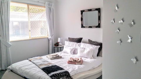 Camelias Boutique Cottage In Dianella - Lismore Accommodation 1