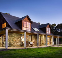 Cedar and Stone - Lismore Accommodation
