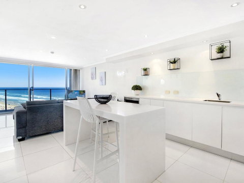 Central Surfers Paradise - Absolute Beachfront - Lismore Accommodation 3