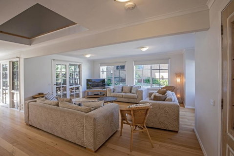 Chapel Island Retreat - Lismore Accommodation 1