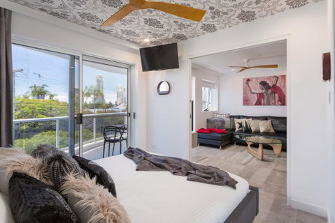 Chevron Sails - Lismore Accommodation 3