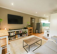Chic Pet Friendly  500m to the Beach w/ parking - Lismore Accommodation