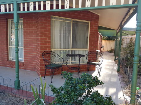 Cobram Cottage - Lismore Accommodation 1